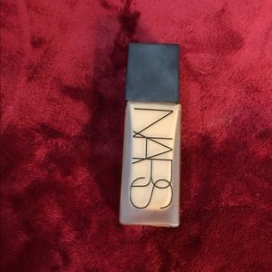 NARS All Day Luminous Weightless Foundation